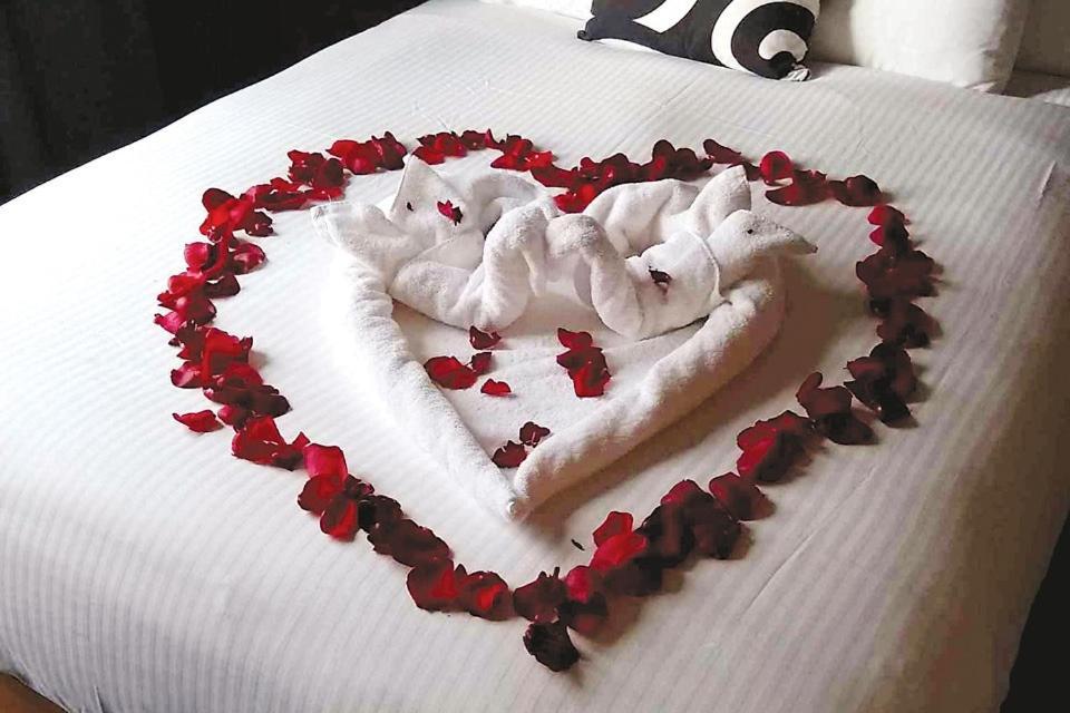 St. Paul Hotel Вустер Экстерьер фото
